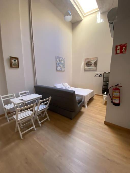 Studio In Barrio Salamanca Madrid Luaran gambar